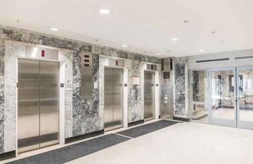 Stunning Downtown Studio with Rooftop Patio - Photo 19