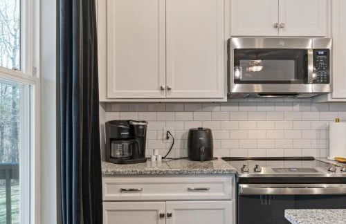 Cottage with 3 King Beds, 3 min to Marina, Fire Pit - Foto 73