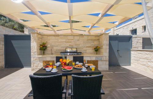 TWIN'S HOME LUXURY SUITES - Photo 31