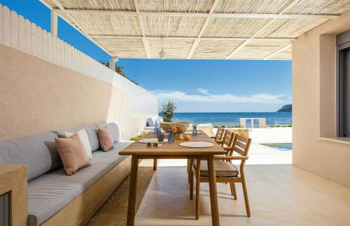 Salty Angel Sea Front Villa - Photo 28