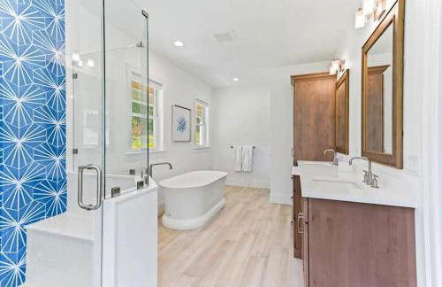 Luxury Waterfront Home w Heated Pool and Hot Tub - Foto 24