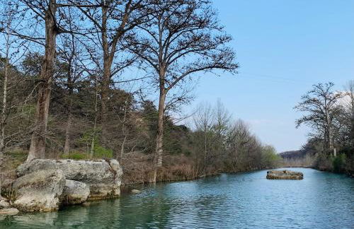 FAMILY RIVER RETREAT! PRIVATE MEDINA RIVER ACCESs! - Foto 49