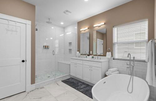 Bright Urban Comfort | JZ Vacation Rentals - Foto 15