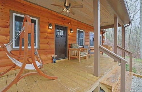 2BR Fishing Cabin w Fire Pit, Hot Tub, EV Charger - Foto 5