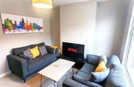 Comfy 2 Bed House - Free Parking - Near City Centre - Foto 1