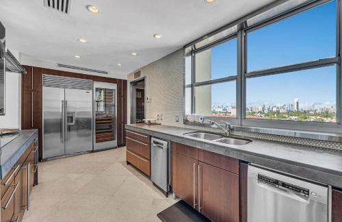 Crown Jewel of Ocean Drive- 2 story Penthouse, 4 Bedrooms & Private rooftop spa - Foto 71