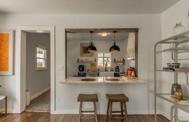 2BR Stylish Retreat in Midtown - Photo 17