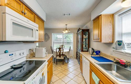 1 Mi to Denton Square Family Home with Fenced Yard! - Foto 12