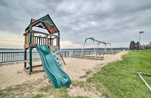 Updated Onekama Resort Condo on Portage Lake! - Foto 23