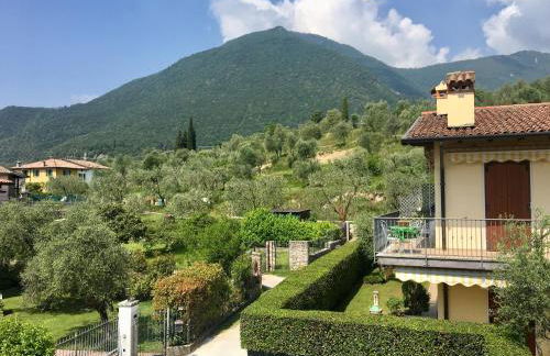 Casa con ampio terrazzo, vista lago e giardino - Foto 47