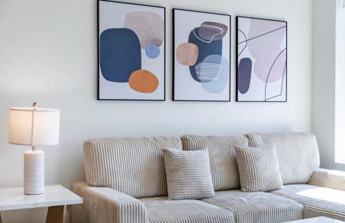 Luxury 2 Bedroom Residence With Fitness and Outdoor Pool - Photo 6