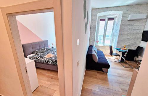 Lola's Place - Photo 22