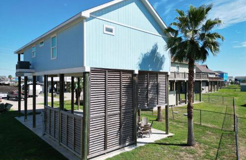 3BR Beach Retreat - Tiki Bar, Ocean Deck, Pet-Friendly & Sleeps 10 - Foto 33