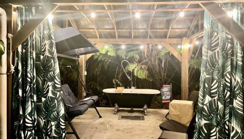 Romantic Retreat, Relax at Hot-tub, Indoor & Outdoor shower, firepit, 5 min to Hawaii Volcano park - Foto 2