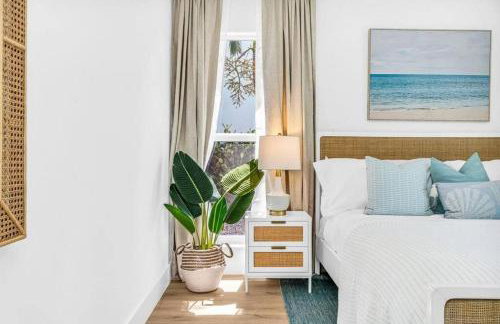 Lux Beachside 2nd Floor Condo 3 Steps to the Beach! - Foto 15