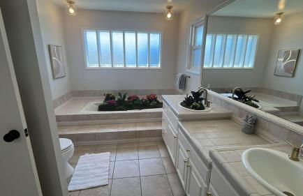La Jolla Gem with Ocean View - 11 Beds, Hot Tub, Karaoke & Game Den - Foto 12