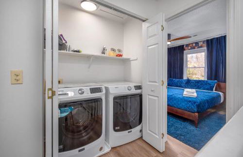 Color Pop Cottage Stylish 2BR with 2 Parking Spots - Foto 30