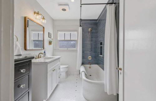 2 bed, 2 bath, historic beauty, walk downtown - Foto 41