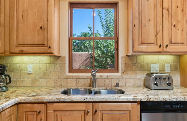 Casa Nona - Pristine Home in the Railyard District, Walk to The Plaza - Photo 14