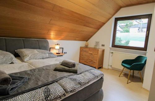 Stilvolle Wellness-Ferienwohnung in Neef Whirlpool, Sauna, Grill, Fitness, Billard & Moselblick - Photo 12