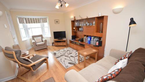 Birch End, Midhurst - Photo 2