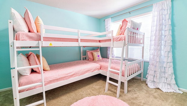 Christopher's Windsor Hills Home - Photo 3, Room