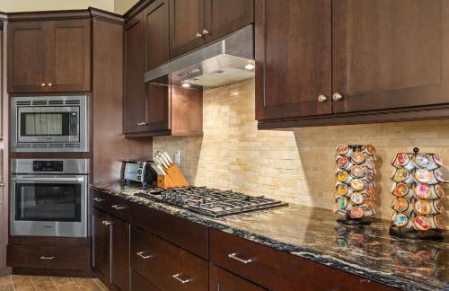 Luxury Resort Family Home Professionally Furnished Ultra Comfortable beds Epic Mario Game Room Themed Bedrooms Heated Pool and Spa Outdoor Grill Golf Course View - Foto 57