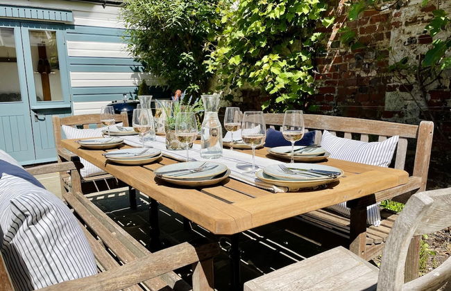 Dolls House - Luxury Townhouse - From 400 Per Night - Photo 33