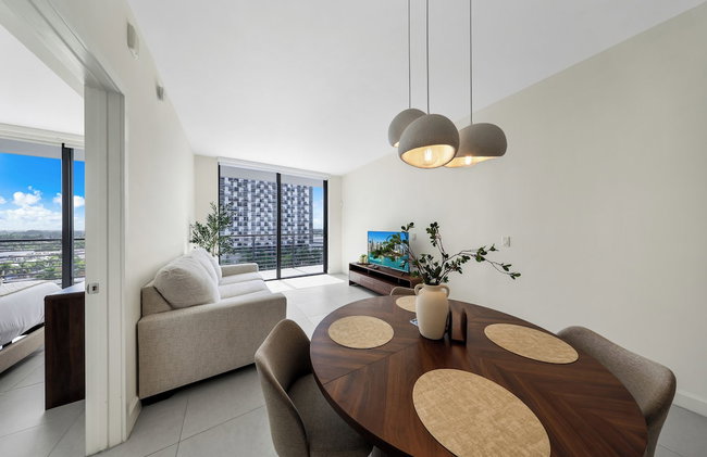 Downtown Doral Condo w-Free Parking - Foto 91