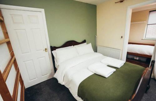 Huge 4 Bed Family Home in Derbyshire with Parking - Foto 18