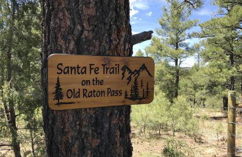 Old Raton Pass Base Camp Cabin with Loft Northern New Mexico Mountain Ranch on Colorado Border cabin - Foto 6