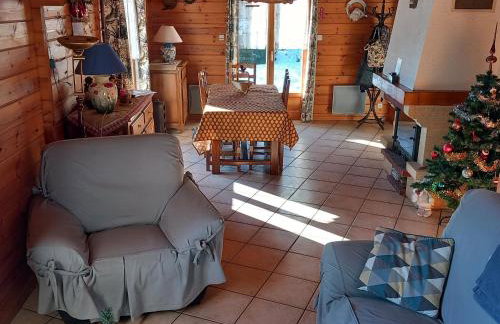 Chalet confortable avec 4 chambres, cheminée, grand terrain, proche pistes et lac - Foto 12