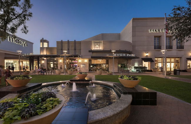 ELM - Modern 4BD / Private Pool & Walk to Biltmore - Foto 18