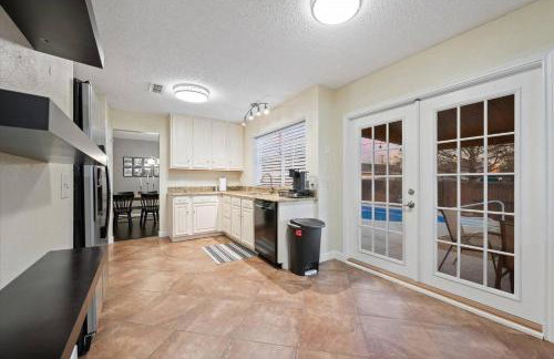 Brand New Stay! Pool • Hot Tub • Game Room Retreat - Foto 16