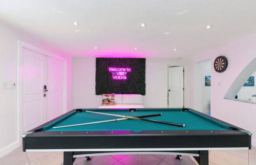 ~Villa Victoria Luxury! (Pool)~1 mile from beach - Foto 48