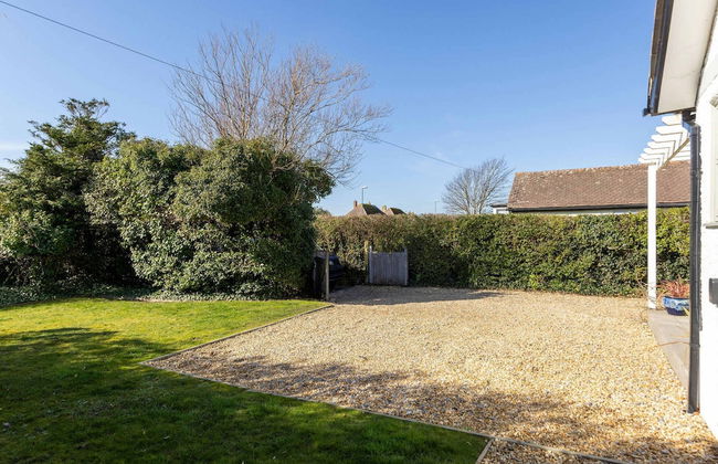 Charming Seaside Cottage - 5-min Walk to Beach - Photo 67