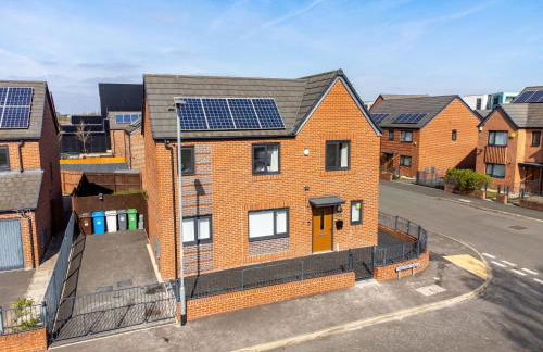 Large Family House with free parking - 3 bedrooms 6 beds - Foto 1