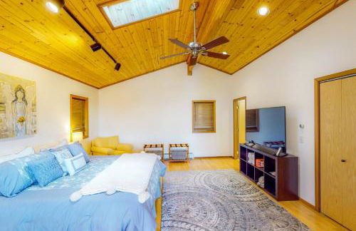 Hot Tub, Lake Views! All-Season Hinsdale Haven - Foto 15