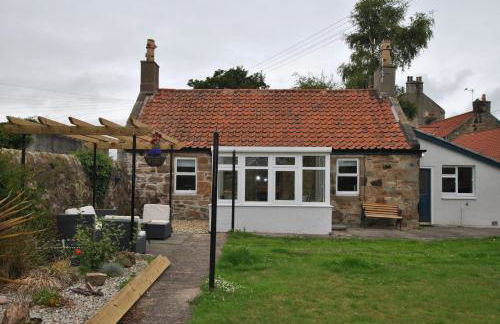 Carpenters Cottage- coastal stay with garden - Foto 14