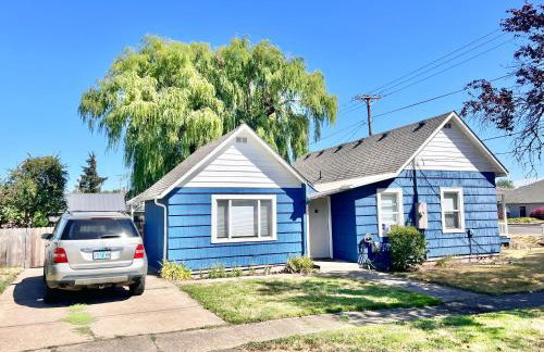 Main St New with AC Monthly stays Charming Cottage KING BED - Foto 48