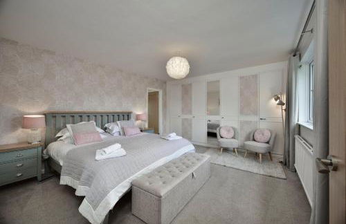 Luxury 5-Bed Country House with Hot Tub, Views & Games Room, Sleeps 12 - Kent Downs - Foto 26