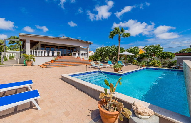 Spacious 4BR Villa Private Pool Cozy Location - Photo 1