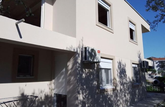 Adriatic Haven Cozy Tivat Apartment With a Terrace - Photo 2