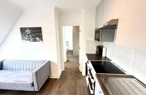 Stunning Modern, Private Apartment,15 Mins To Central London - Photo 1