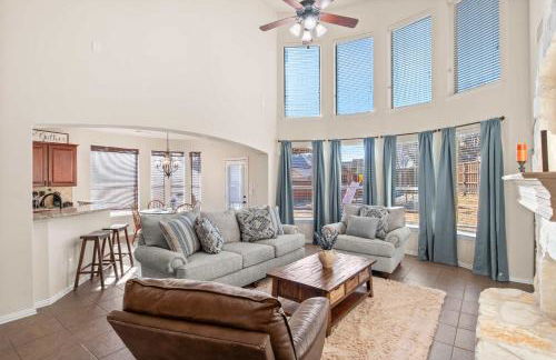 Spacious 4BR 3BA with Yard Mins to LakeLewisville - Foto 7