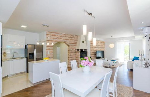 Beautiful Home In Gromaca With Wifi - Photo 5