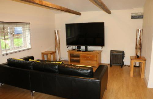 The Lodge - 2 acres of garden with hot tub and fire pit and BBQ - Foto 1