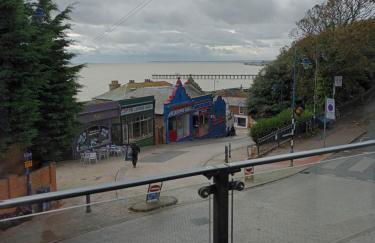 Stylish 3 Bed Apt Sea Views Near the Beach 2B - Foto 2