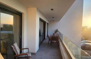 Modern 3BR Apartment with Private Pool, Sea View & Garage - Foto 8