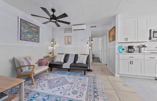 Relaxing Coastal 2BR Near Beach Sleeps 4 - Foto 10